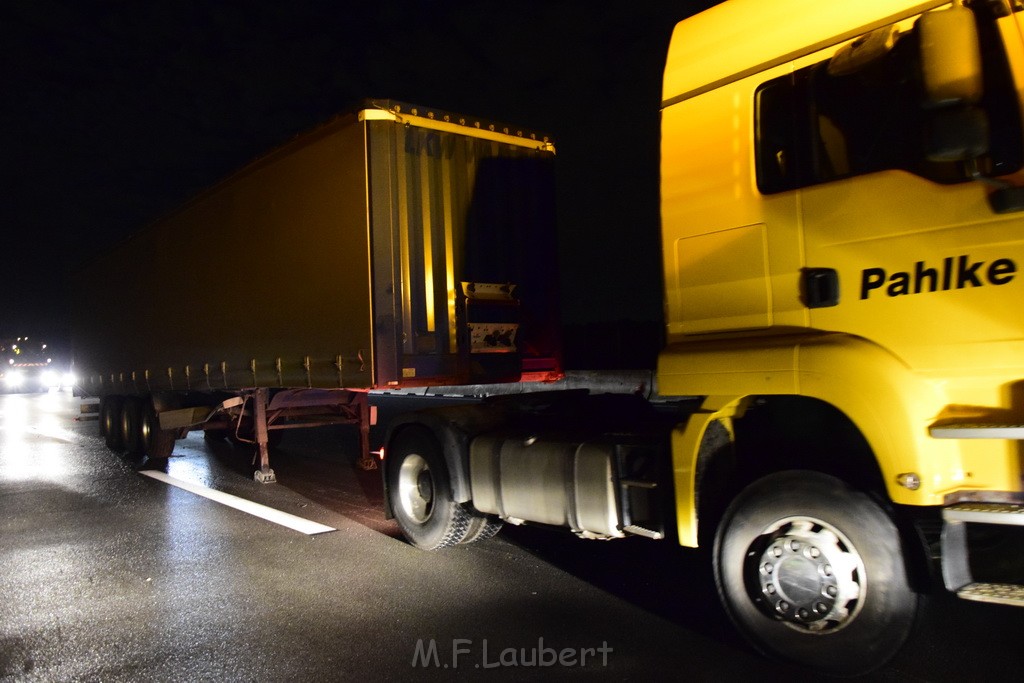 LKW Verfolgung A 3 Rich Oberhausen gestellt mit Nagelbrett Hoehe AS Koeln Dellbrueck P65.JPG - Miklos Laubert